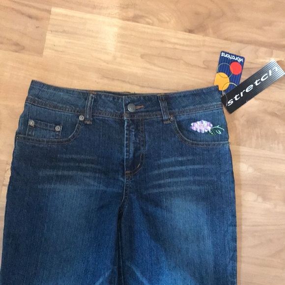 Youth Vibrations Brand Jeans with flower details - Picture 2 of 5